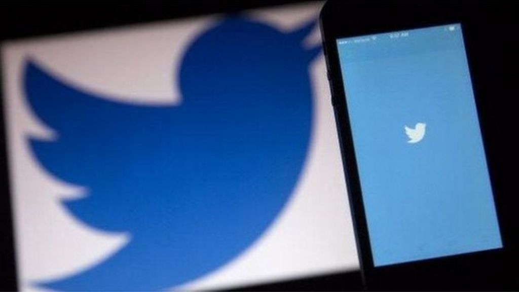 Cricketers bowl into Twitter mix-up