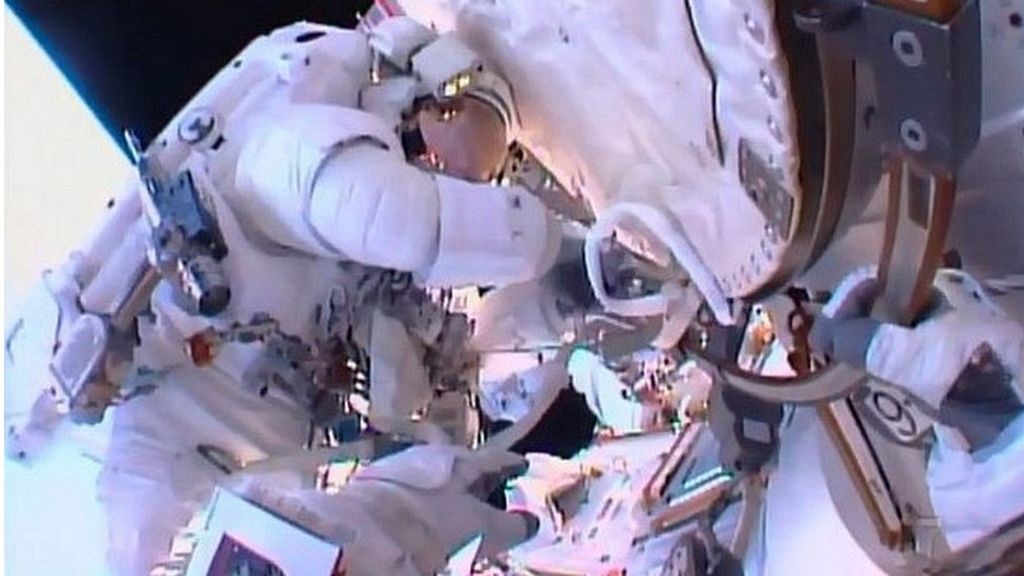 Tim Peake spacewalk ends early