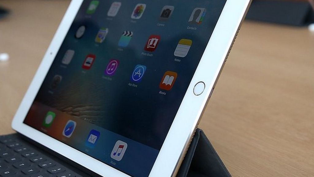 Gambling teacher banned for stealing iPads from Swinton school