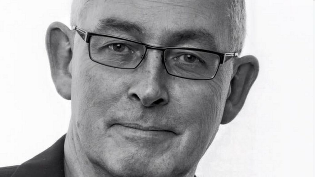 Tube's 'mind the gap' announcer dies