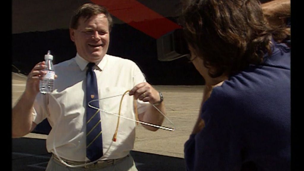 Pioneering surgeon hangs up coat hanger