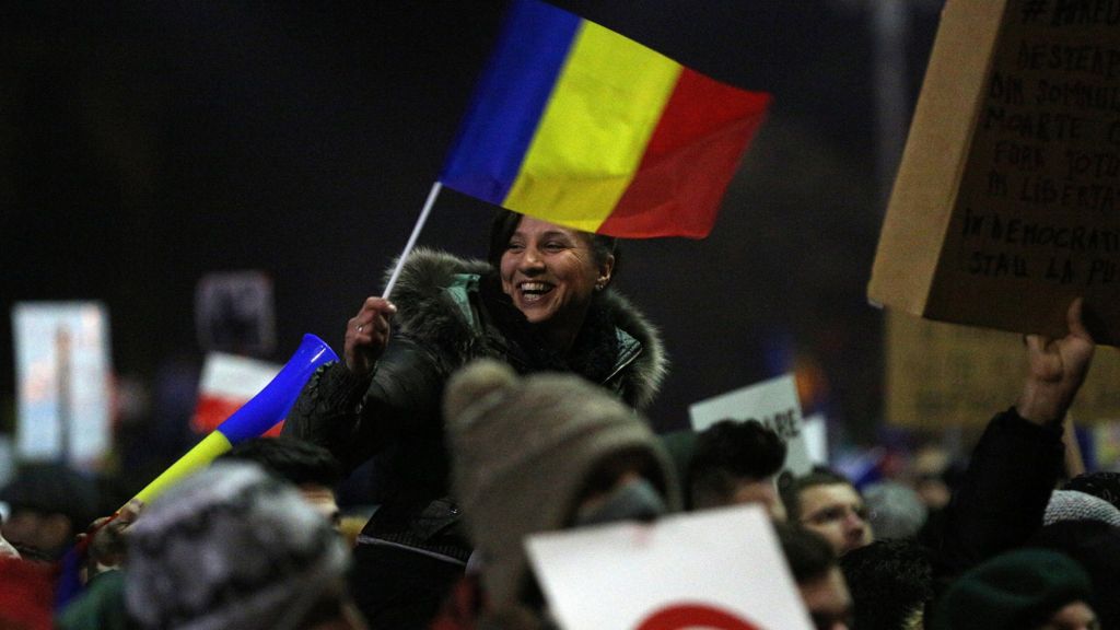Romania to withdraw corruption decree after mass protests