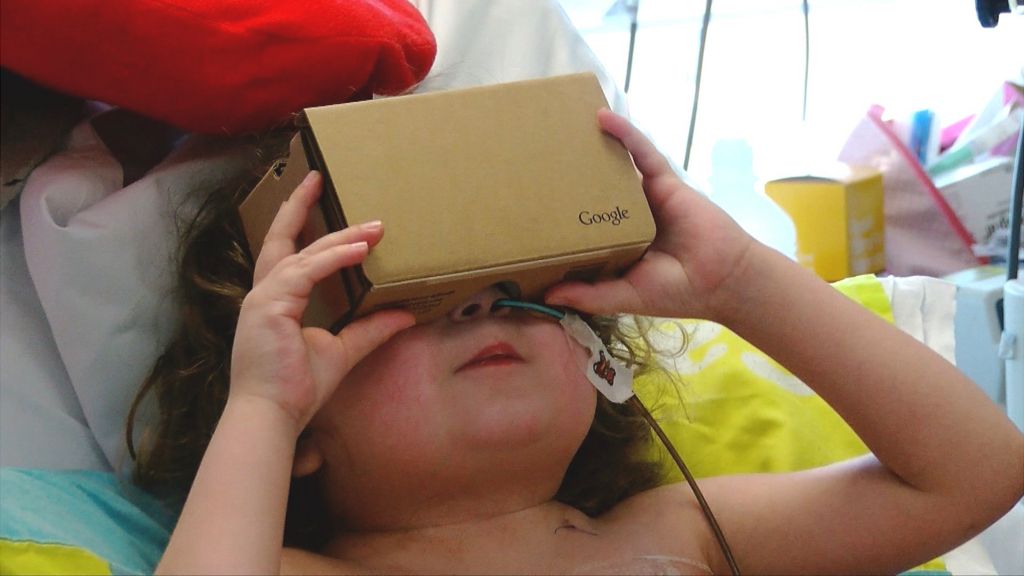 VIDEO: Kids visit virtual reality picture gallery
