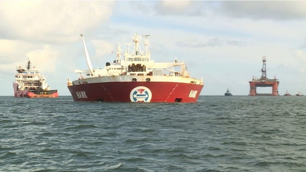 Rough seas hamper efforts to load Transocean rig on to ship