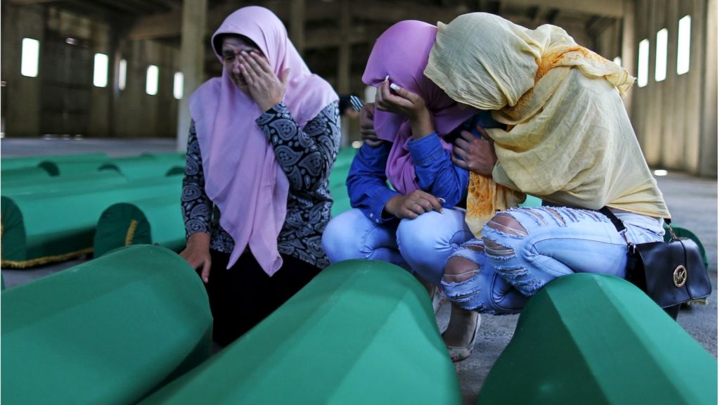 Serbia bans Srebrenica gatherings