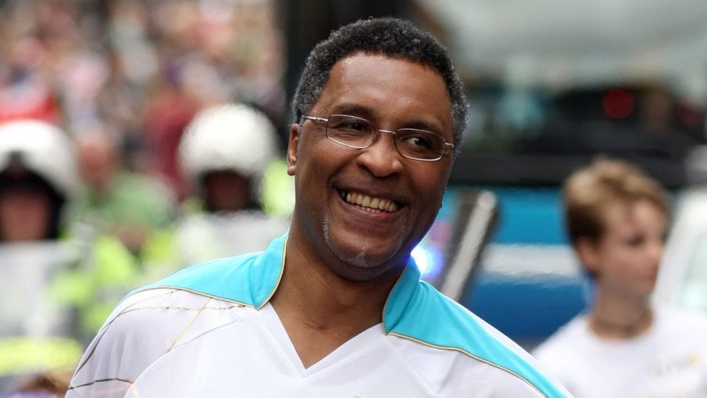 Ex-boxer Watson hurt in 'attempted carjacking'