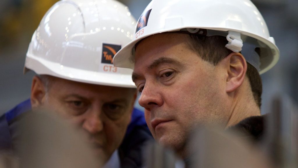 Oil price briefly falls below $30