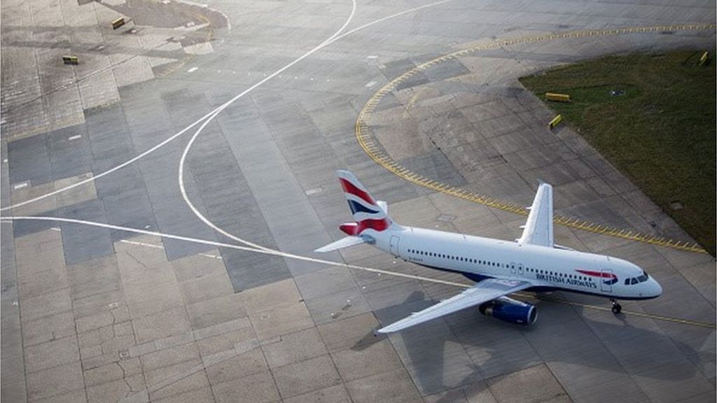 Politicians urge May to back Heathrow third runway