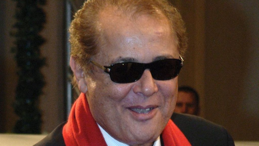 وفاة الممثل المصري محمود عبد العزيز - BBC Arabic