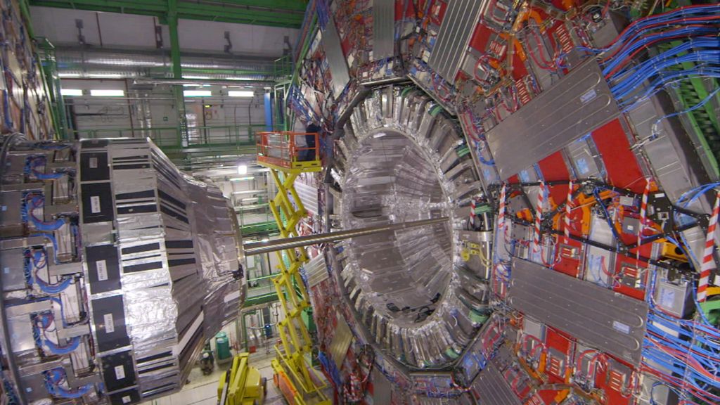 VIDEO: Hadron Collider: Inside the CMS detector