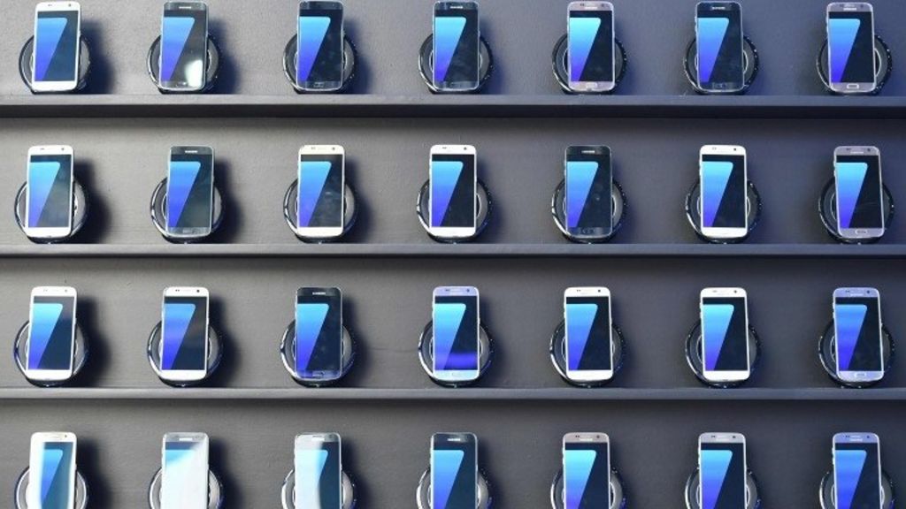 Plane crew douse smoking Samsung phone