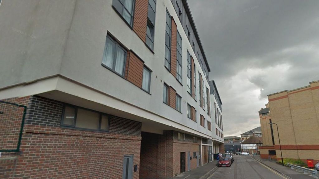 Southampton flat window fall: Two arrested - BBC News - BBC News