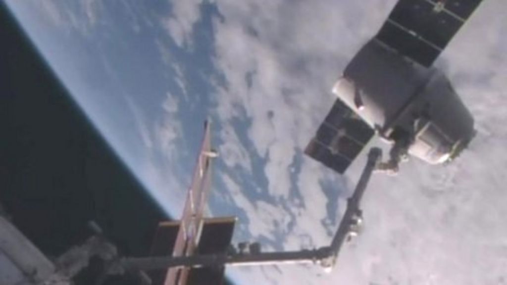 SpaceX Dragon capsule returns to Earth