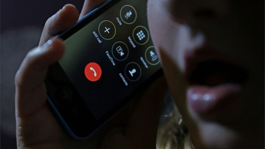 Allow mobile phone network roaming in UK, urge MPs