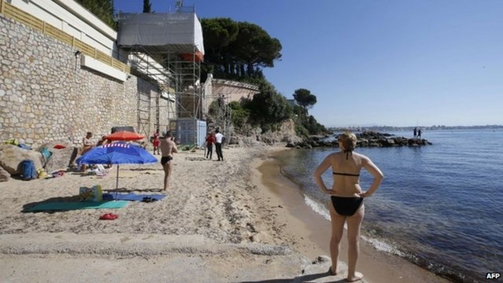 VIDEO: Public beach closed for king reopens
