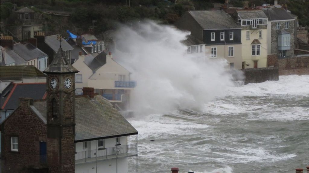 Devon And Cornwall Storm: Huge Waves Bring Flooding - BBC News