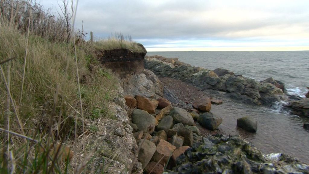 VIDEO: The secrets revealed by coastal erosion
