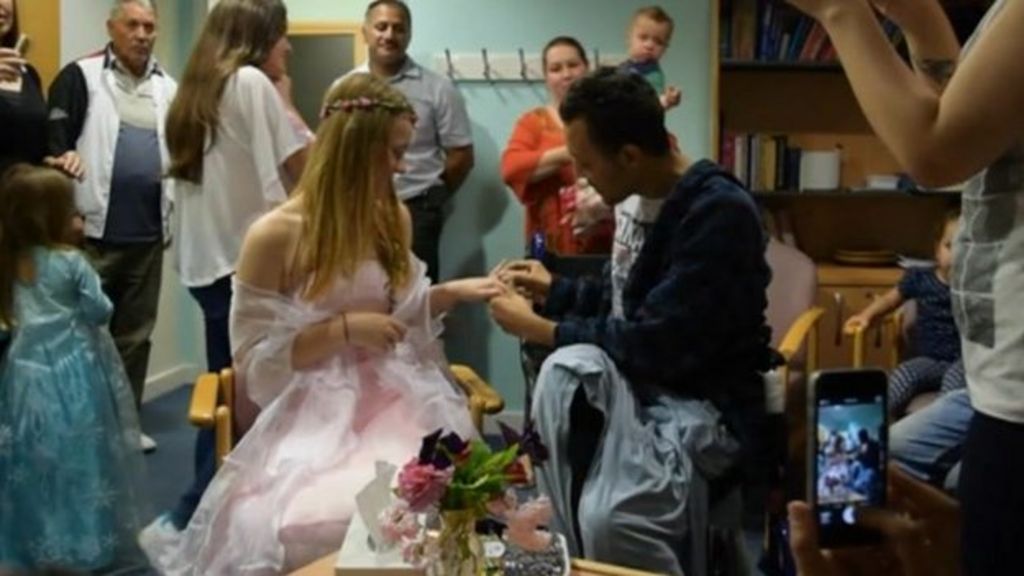 Cancer teen weds days before death
