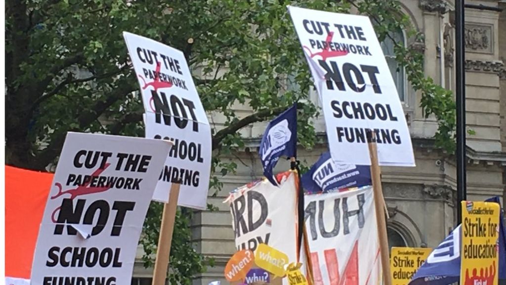 Teachers' unions merge to make super-union