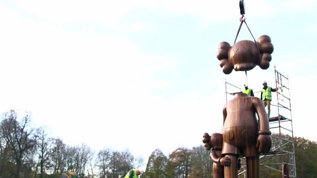 Shifting sculptures: The dismantling a mother and child