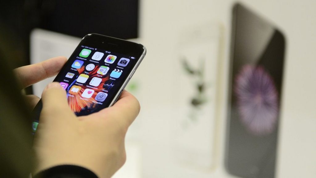 Apple denies iPhone price-fixing