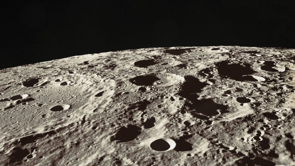 SpaceX to fly two tourists around Moon in 2018