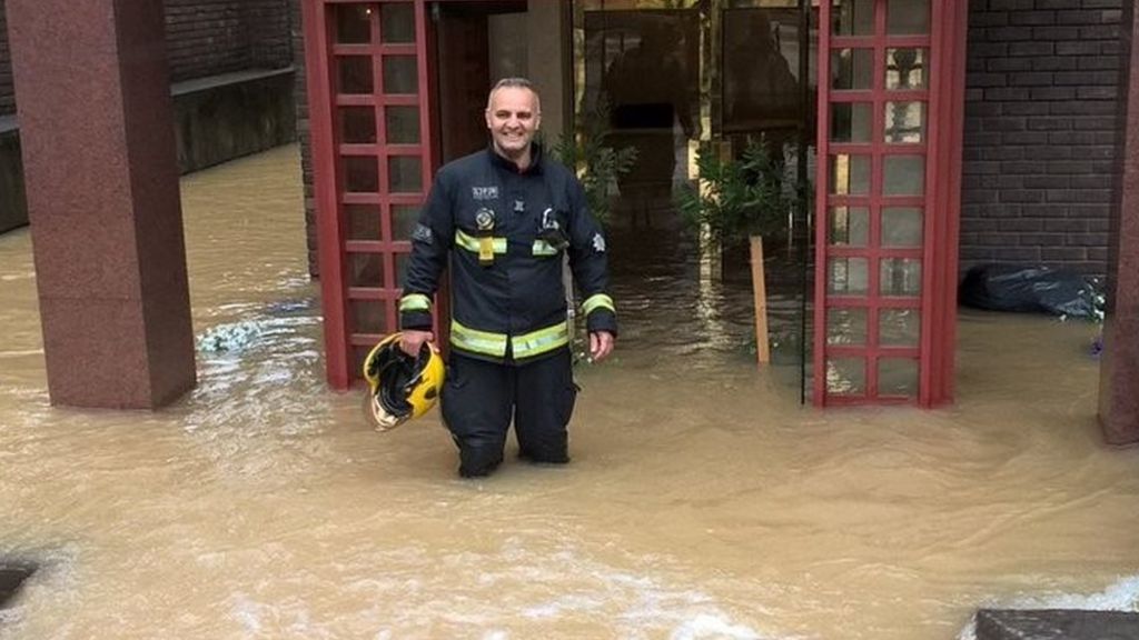 Flats evacuated after burst pipe floods Primrose Hill street