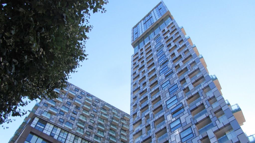 Docklands' Lincoln Plaza luxury flats win Carbuncle Cup