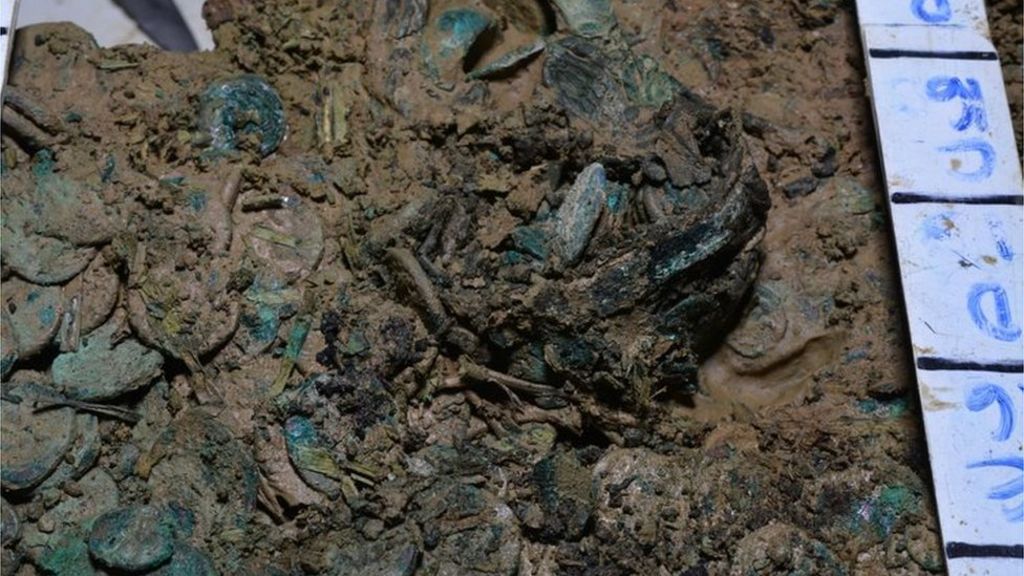 Jersey Coin Hoard: Rare purse found with coins - BBC News