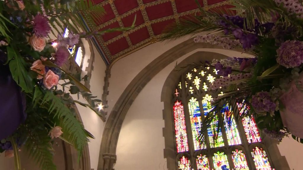 Blackburn Cathedral blooms for Flower Festival 2016