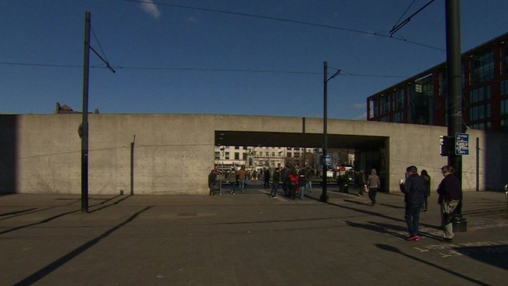 'Monstrous' Manchester Piccadilly Gardens wall to be demolished