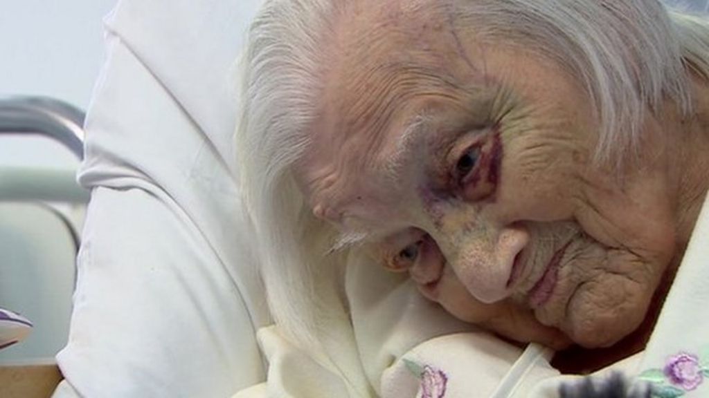 'Oldest hip replacement patient' describes life at 112 BBC News