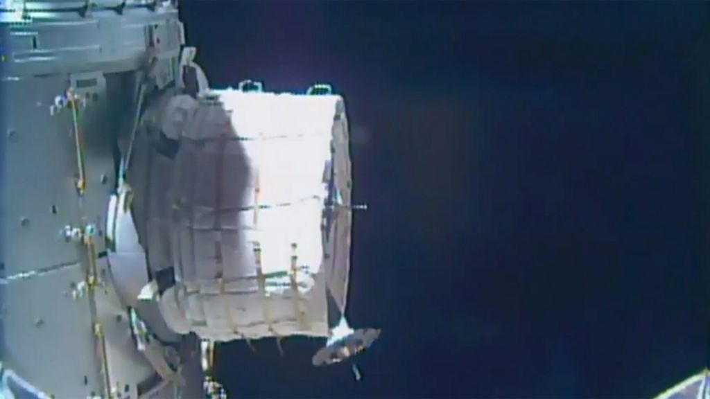 Flexi-space room expansion suspended