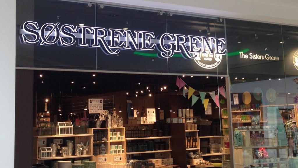 Men locked in shop during bomb scare