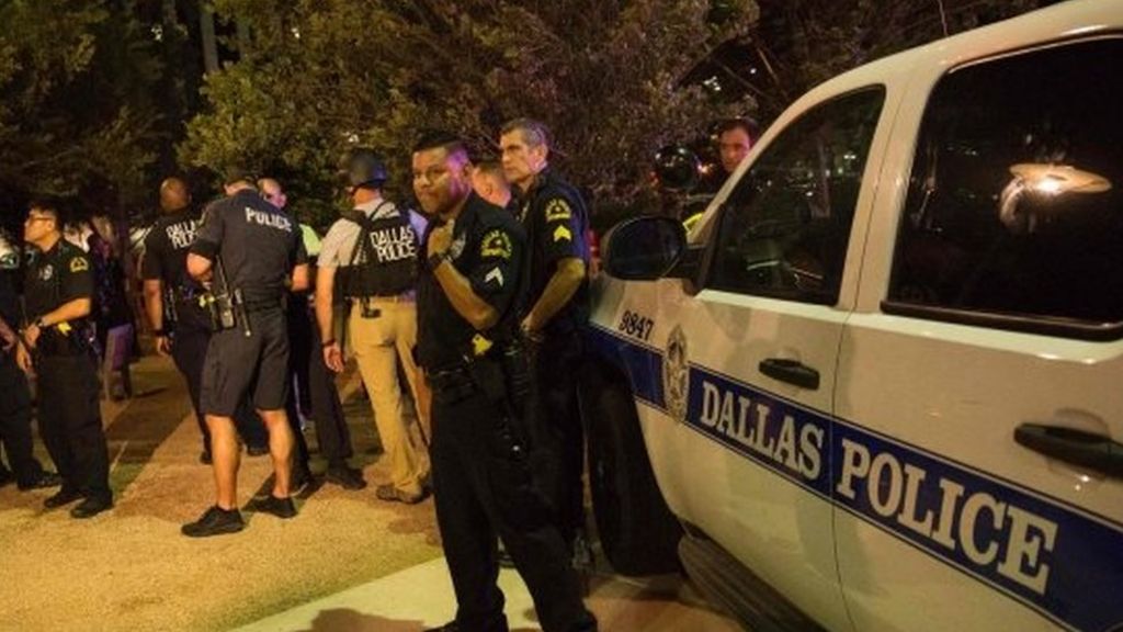 Dallas shooting: High alert over 'new security threat' - BBC News