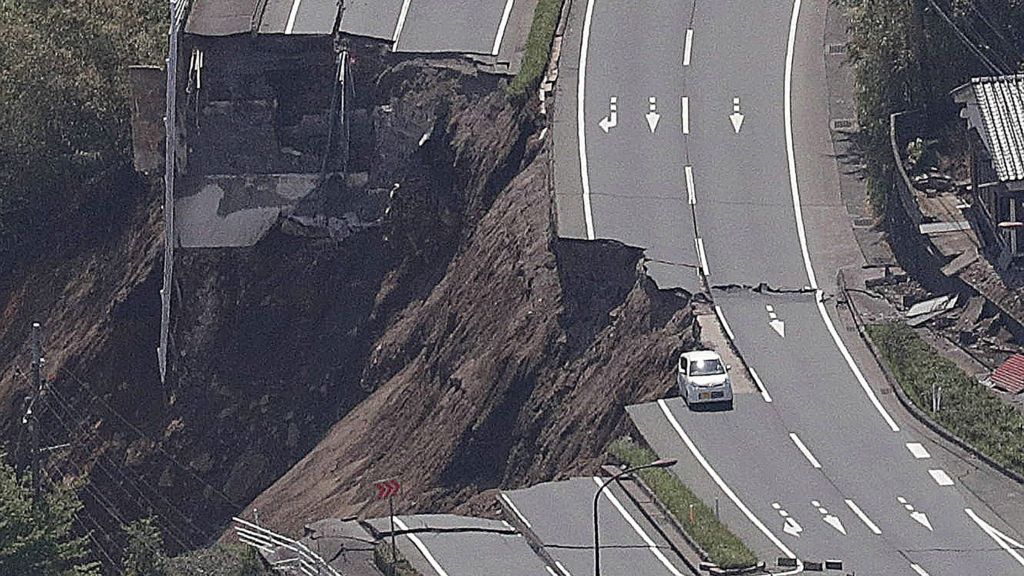 Japan quake rescue 'race against time'