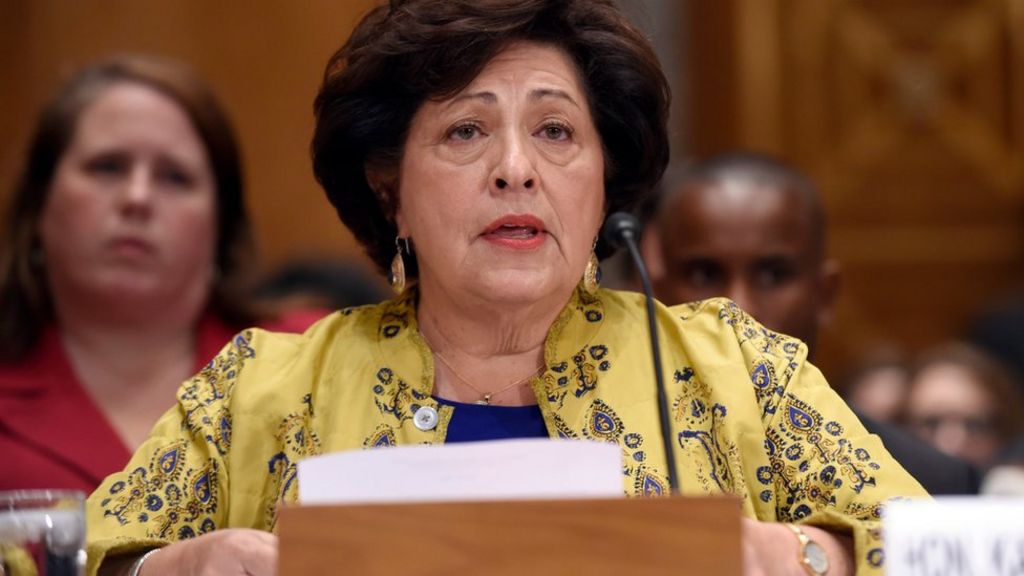 Top US official quits over hack