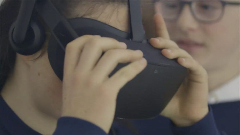 Davos 2017: Teens' virtual reality challenge