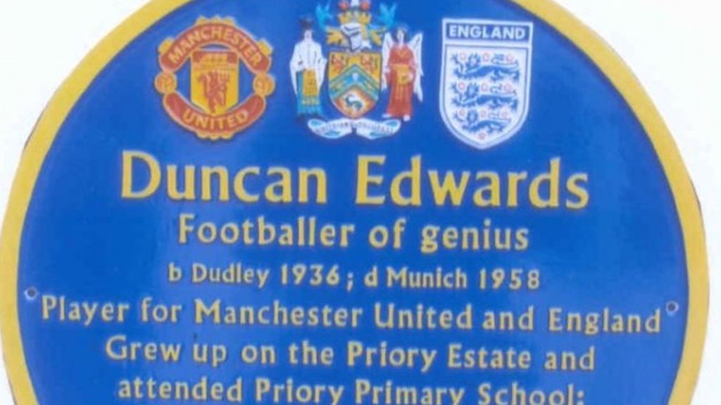 Sam Allardyce replaced by Sir Bobby Charlton at plaque unveiling