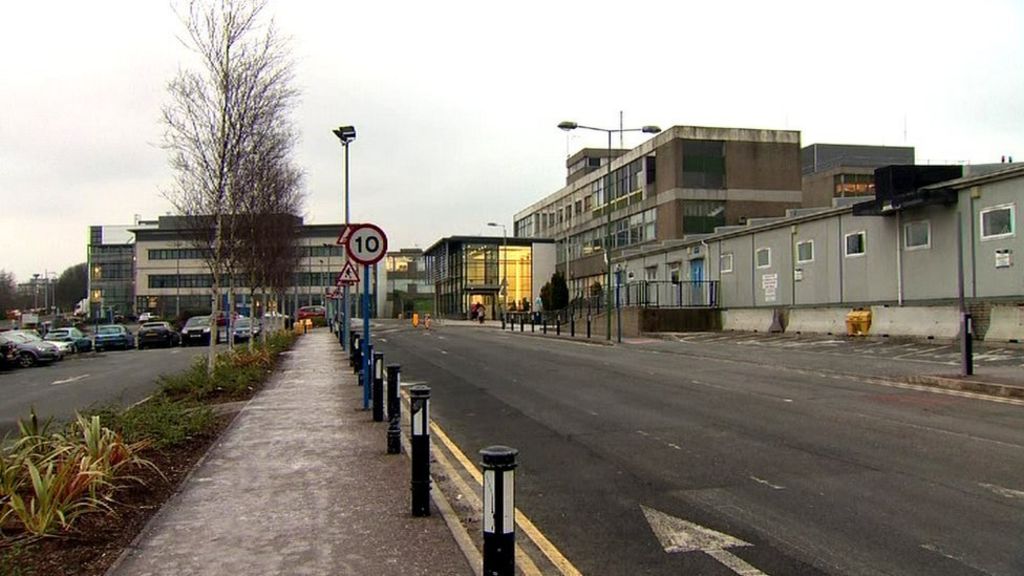 staff-sickness-closes-ulster-hospital-children-s-ward-bbc-news