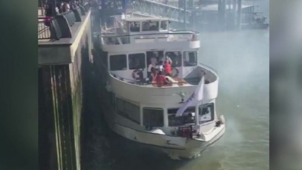 Moment Thames ferry crashes into Canary Wharf pier