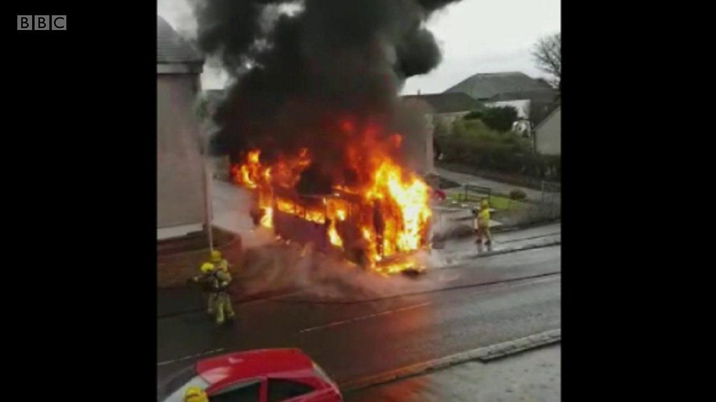 Fire completely destroys bus in Motherwell