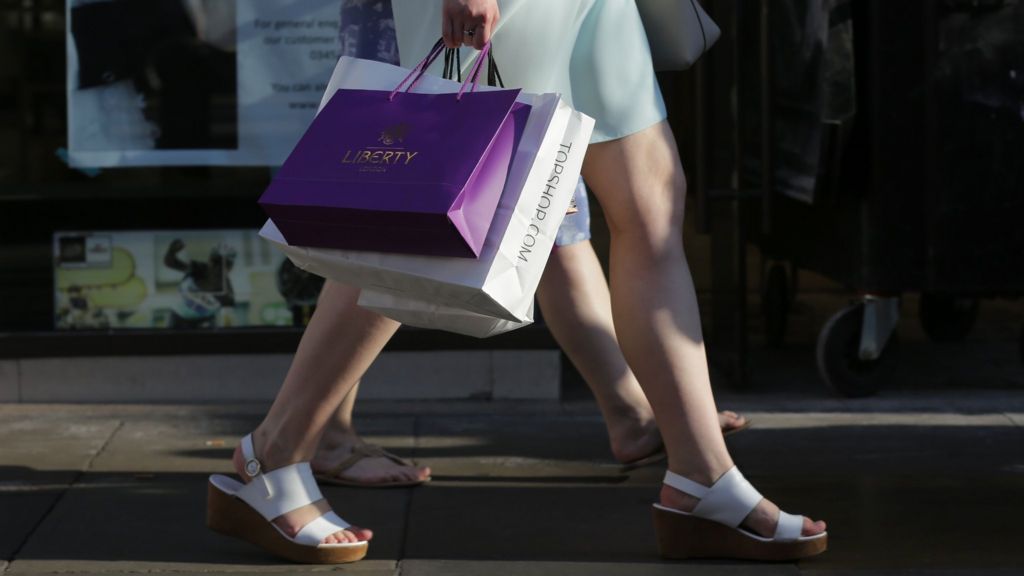Bank holiday shopper footfall 'down 4%'