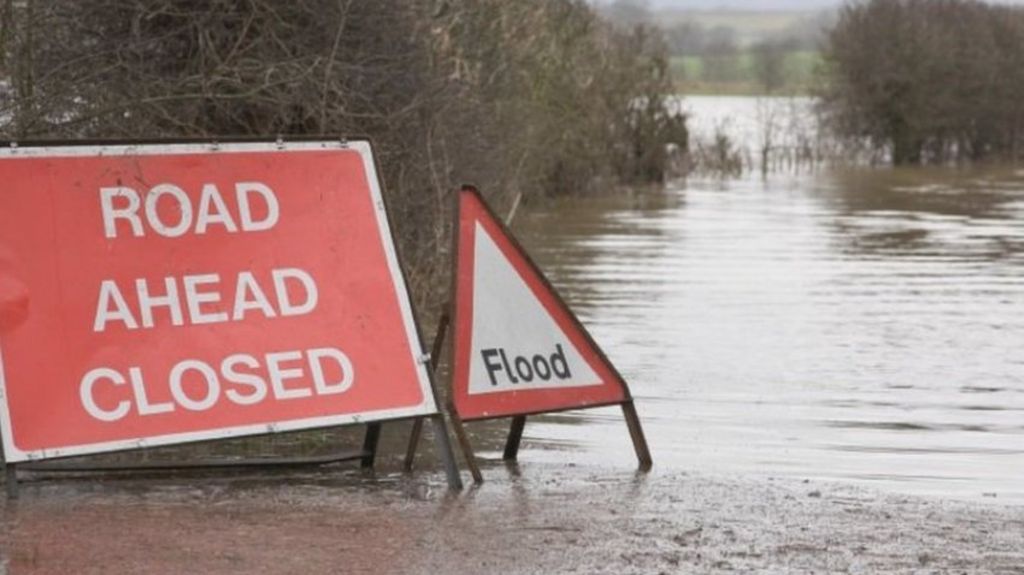 Heavy rain leads to flood warnings