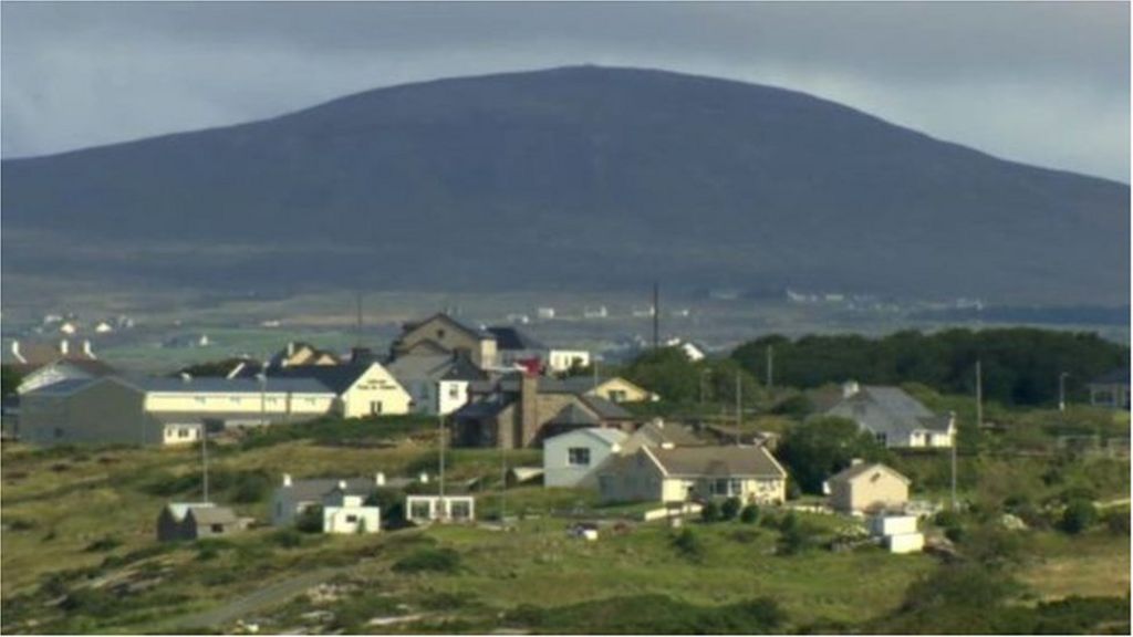 Irish gaeltacht scheme for young 'cut by £50,000'