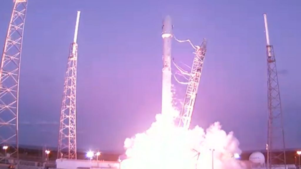 SpaceX Falcon makes clean getaway