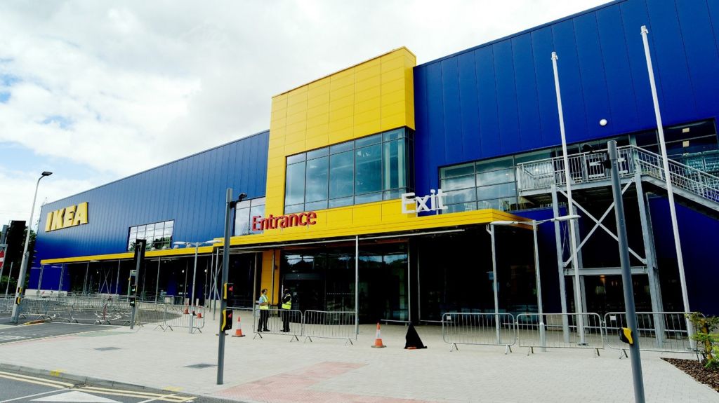 Reading Ikea Fourhour car park delays BBC News