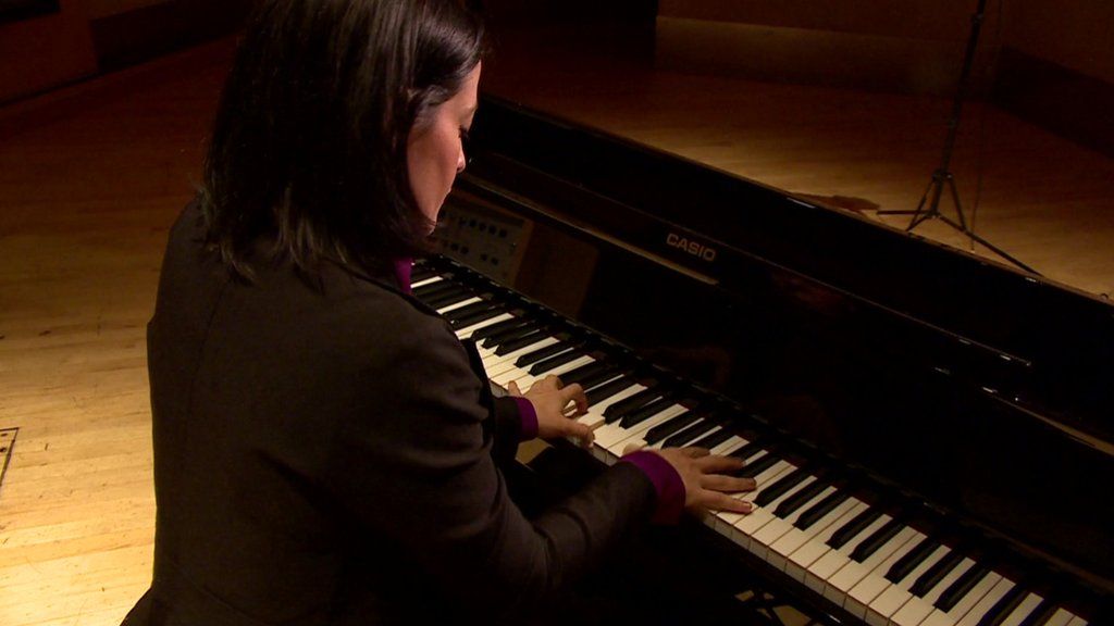 VIDEO: The piano with hammers but no strings
