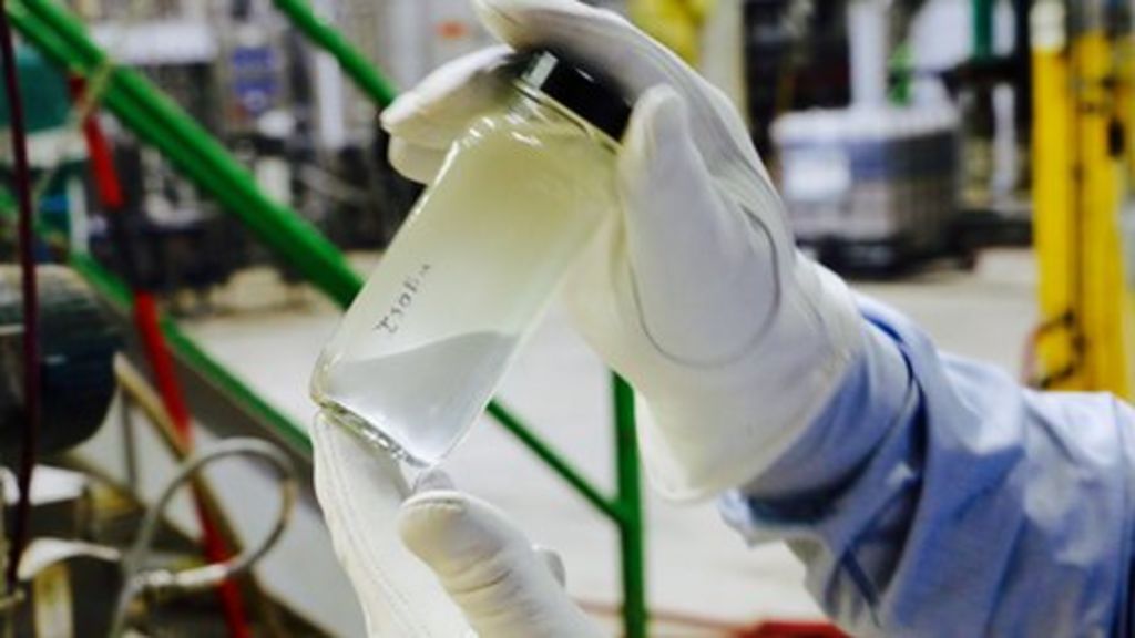 Wood fuel plan to cut plane CO2 branded as 'pipe dream'