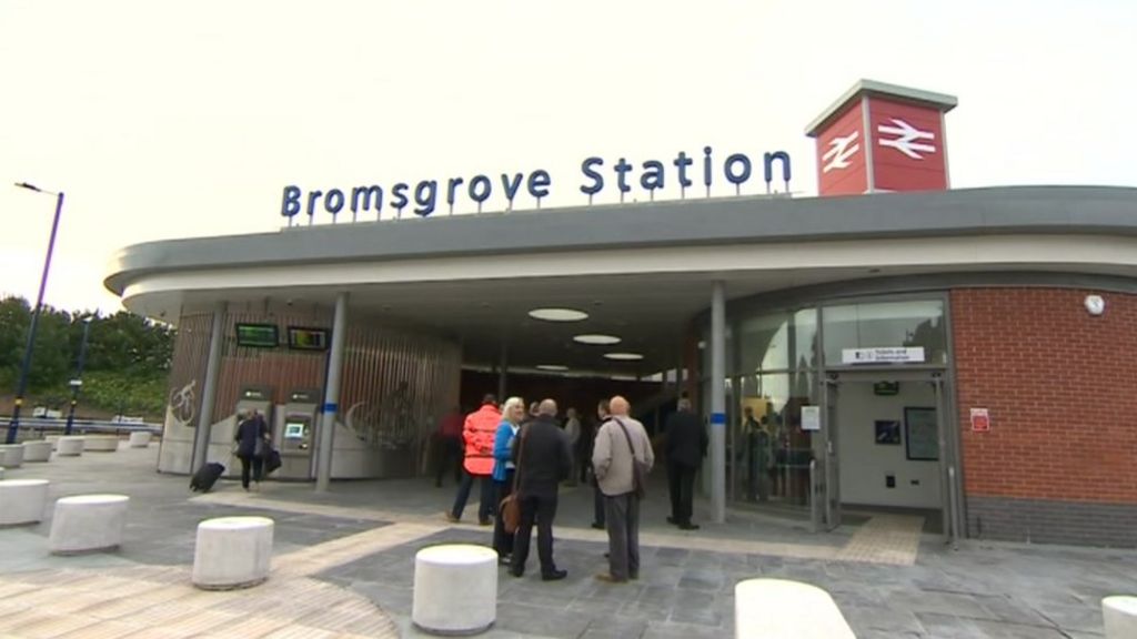 Bromsgrove railway station opens